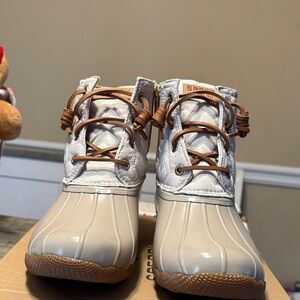 Sperry Women’s Beige and White Rain Boots